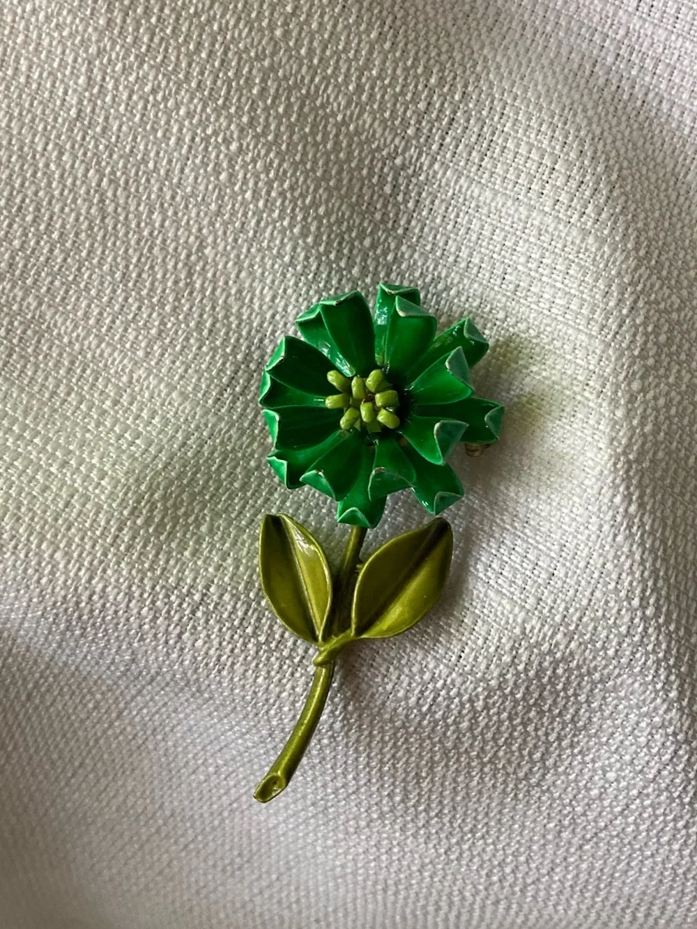 Vintage Ornate Design Green Enamel Flower Brooch Pin!